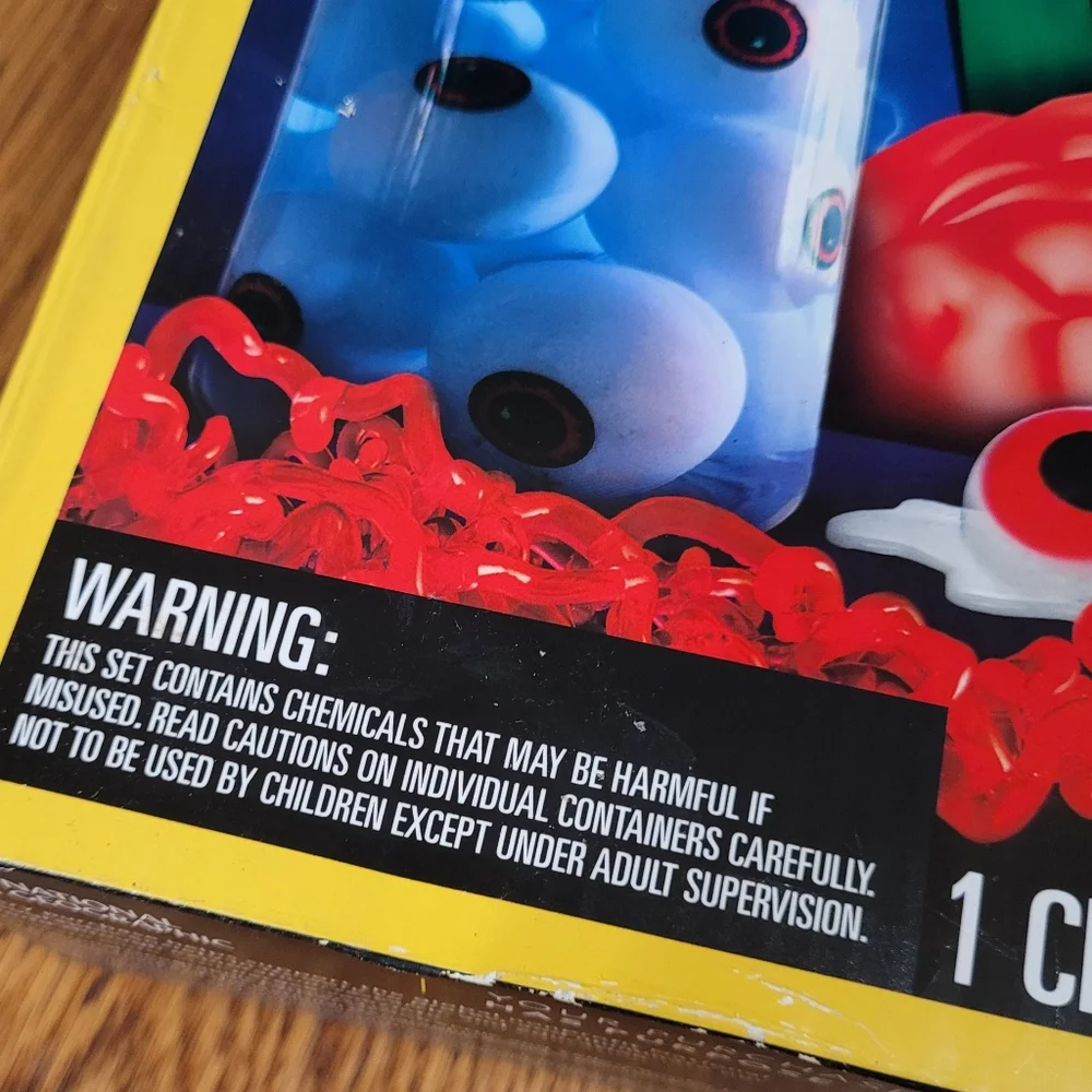 NEW National Geographic STEM Completely Gross Chemistry Set